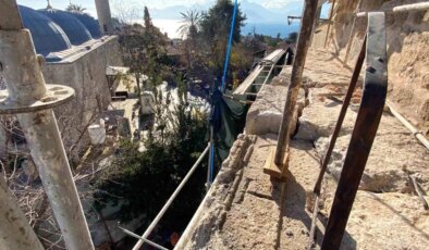Antalya Saat Kulesi’nde Roma Dönemine Ait Harfler Bulundu